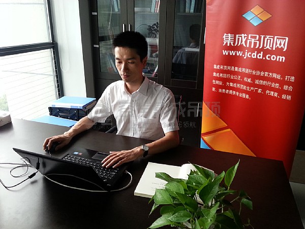 容聲8周年豪華游輪出境之旅首名幸運(yùn)獲獎(jiǎng)?wù)哒Q生